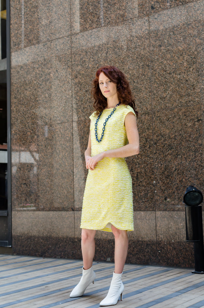 Audrey Hepburn icon style inspired women's spring summer tweed sheath dress is for sale. It beautifully emphasizes woman's body parts without calling too much attention. Classic drop shoulder short sleeves, boat neck line and scalloped shaped hem definitely add flair to this elegant silhouette. Whether you are heading to a new job interview or hosting a garden party in your backyard, you'll look classy, yet different.